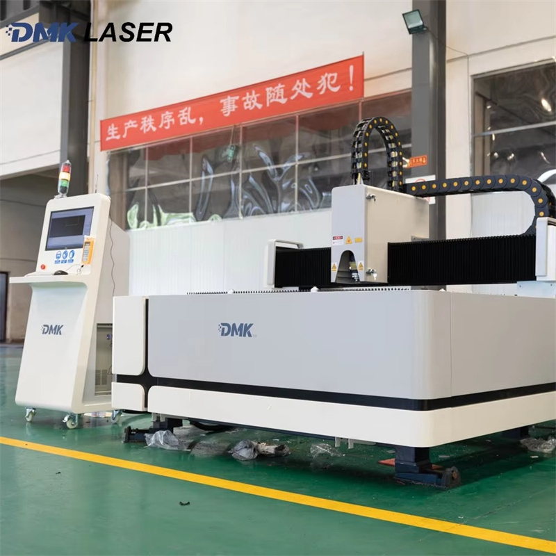 Industrial Laser Cutter For Metal - Einzeltisch-Tischplattenschneider TQL-F3000-3015 Offener Typ mit Laserquelle